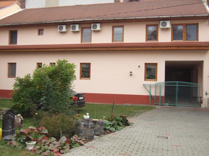 Tímárház Panzió Acomodação com café da manhã Szeged Exterior foto
